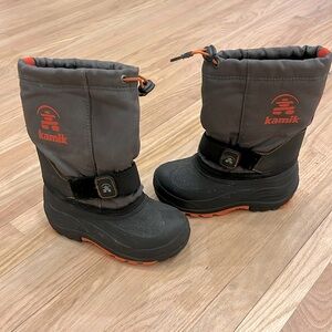 Kamik sz 12 grey, orange & black wool lined / insulated velcro winter snow boots